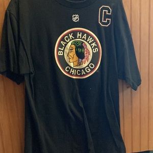 Chicago Blackhawks size large Jonathan Toews shirt